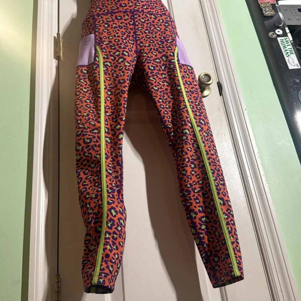 Peloton x Brittany Allen Neon Leopard Print Sports Activewear Set Size Medium - Picture 4 of 15